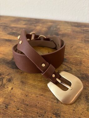 NWOT GAP Brown Leather Belt with Gold Buckle - Size S
